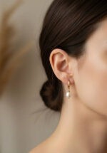 Серьги с натуральным жемчугом на модели